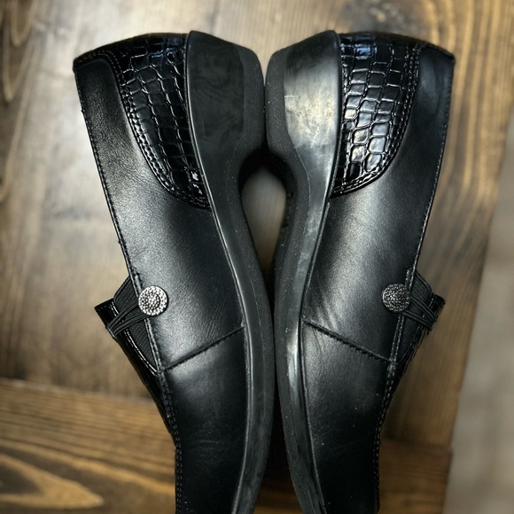 Propet Loafer Slip-Ons - Picture 4 of 6